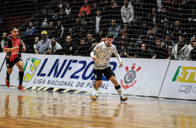 Lucas Martins em ao durante jogo do Corinthians pela Liga Nacional de Futsal