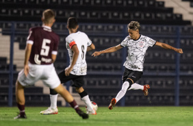 Joo Pedro em ao contra a Ferroviria no Paulista Sub-20