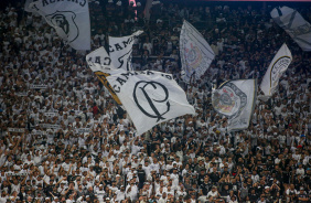 Torcida do Corinthians durante jogo de ida da final da Copa do Brasil