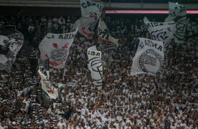 Torcida do Corinthians em jogo de ida da final da Copa do Brasil