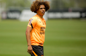 Guilherme Biro participa em treino do Corinthians antes de enfrentar o Gois pelo Brasileiro