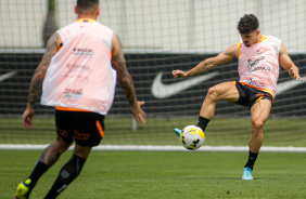 Rafael Ramos faz o passe em treino do Corinthians antes de enfrentar o Gois pelo Brasileiro