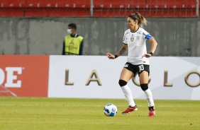 Gabi Zanotti domina e olha o campo em jogo contra o Deportivo Cali na Libertadores Feminina