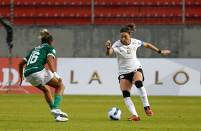 Gabi Zanotti dribla em jogo contra o Deportivo Cali na Libertadores Feminina