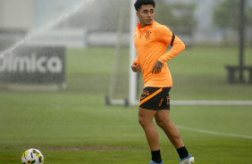 Du Queiroz no treino do Corinthians
