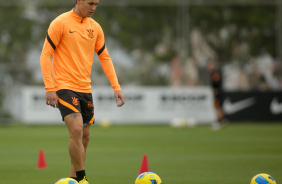 Mateus Vital no treino do Corinthians