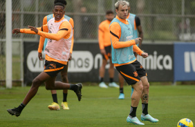 Robert Renan e Rger Guedes no treino do Corinthians