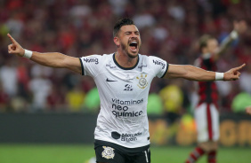 Giuliano festeja gol anotado contra o Flamengo