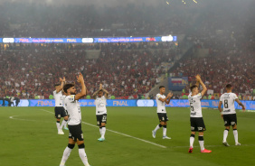 Jogadores aplaudem torcida do Corinthians no Maracan