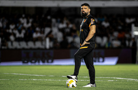 Bruno Mazziotti, fisioterapeuta do Corinthians, durante partida contra o Santos