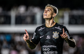 Rger Guedes festejando o gol marcado no clssico contra o Santos