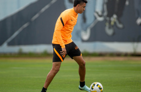 Cantillo em ao no treino do Corinthians no CT Joaquim Grava