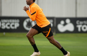 Gil em ao no treino do Corinthians no CT Joaquim Grava