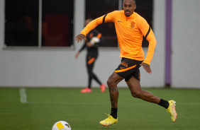 Raul Gustavo em ao no treino do Corinthians no CT Joaquim Grava