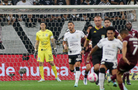 Cssio observa partida diante o Fluminense