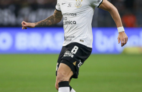 Renato Augusto em ao na partida entre Corinthians e Fluminense