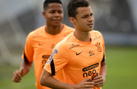 Matheus Arajo e Wesley Gassova participaram do treino desta sexta-feira no CT Joaquim Grava