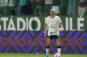 Fábio Santos em empate contra o Goiás