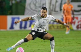 Giuliano domina bola em empate contra o Goiás