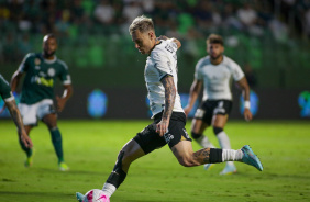 Róger Guedes finaliza em empate contra o Goiás