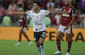 Du Queiroz celebrando o gol marcado contra o Flamengo no Maracan
