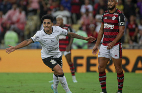 Du Queiroz comemorando seu gol marcado contra o Flamengo