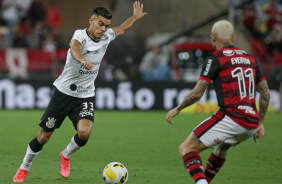 Fausto Vera se preparando para realizar uma finalizao no jogo contra o Flamengo