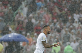 Renato Augusto gesticulando durante partida entre Corinthians e Flamengo pelo Brasileiro