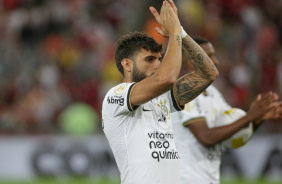 Yuri Alberto batendo palmas para a torcida do Corinthians que foi at o Maracan