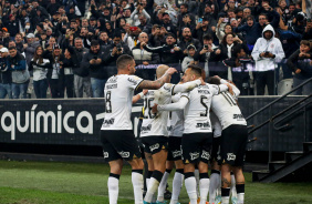 Jogadores na comemorao do gol marcado do Corinthians