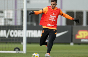 Matheus Donelli durante atividade no CT Joaquim Grava