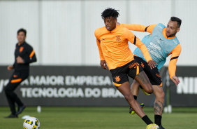 Robson durante atividade no CT Joaquim Grava