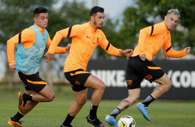 Roni, Giuliano e Rger Guedes durante atividade no CT Joaquim Grava