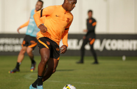 Xavier durante treino do Corinthians no CT Joaquim Grava
