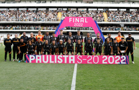 Elenco do Corinthians posa para foto de vice-campeo em final do Paulista Sub-20 contra o Santos