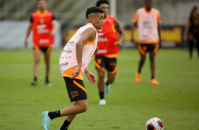 Adson durante treino do Corinthians