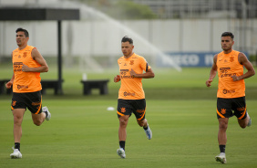 Balbuena, Romero e Fausto durante treino do Corinthians