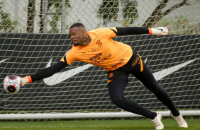 Carlos Miguel durante treino do Corinthians