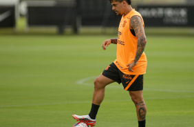 Fagner durante treino do Corinthians