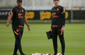 Fernando Lzaro e Luciano  Dias durante treino do Corinthians