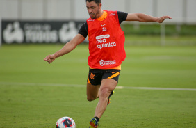 Giuliano em ao durante treino do Corinthians