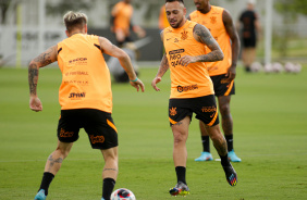 Maycon durante treino do Corinthians