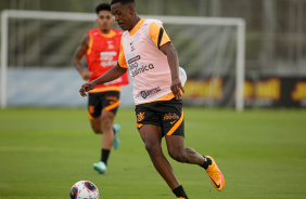 Robert Renan durante treino do Corinthians