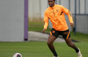 Gil durante treino do Corinthians no CT Joaquim Grava