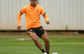 Giovane durante treino do Corinthians no CT Joaquim Grava