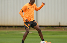 Robert Renan durante treino do Corinthians no CT Joaquim Grava