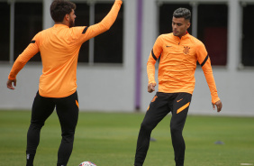 Yuri Alberto e Fausto Vera durante treino do Corinthians no CT Joaquim Grava