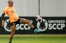 Fbio Santos em ao no treino do Corinthians