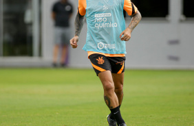 Fagner em ao no treino do Corinthians