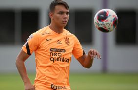 Giovane em ao no treino do Corinthians